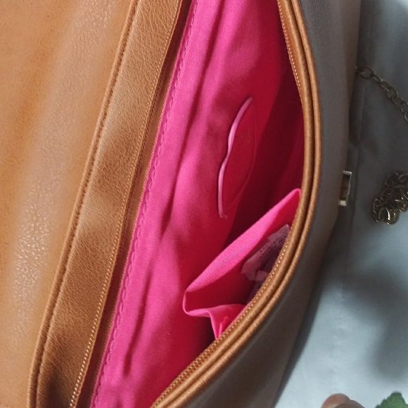 ♦️Kiss me couture handbag - Picture 2 of 2